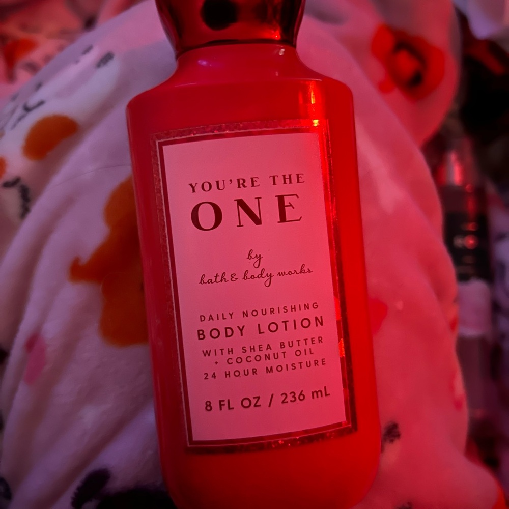 Bath & Body Works You're The One Daily Nourishing Body Lotion - Red